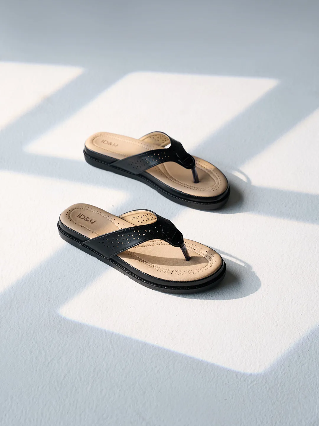 Women's Black Thong Sandals (IU6014)