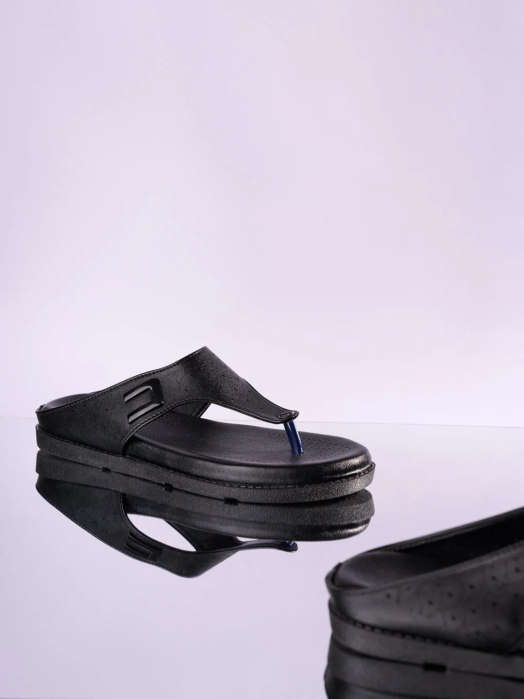 Women's Black Thong Sandals (IU6016)